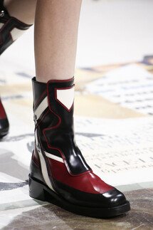 Details Christian Dior , Details Dior Fall 2018 Ready-to-Wear , Детали показа Кристиан Диор , Детали показа Диор осень зима 2018 , Fashion show , неделя моды в Париже , PFW , Мария Грация Кьюри , Mainstyles